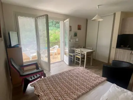 Studio ensoleillé avec balcon et parking - WiFi inclus - Centre-ville Amélie-les-Bains - Photo 5