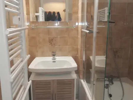 Appartement cosy 4 pers avec WIFI et parking à Lanslevillard - Photo 4