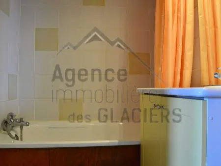 Studio cosy rénové avec balcon, proche pistes/commerces, à Montchavin La Plagne - Photo 4