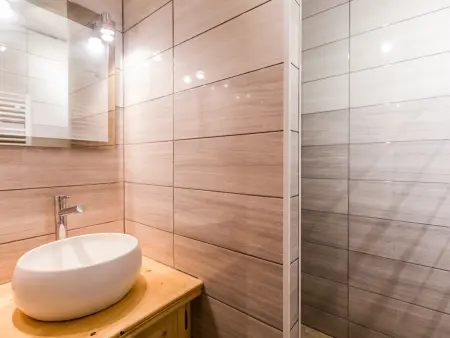 Studio rénové à Montchavin La Plagne, proche pistes et commerces, balcon, casier à skis, parking gratuit - Photo 3