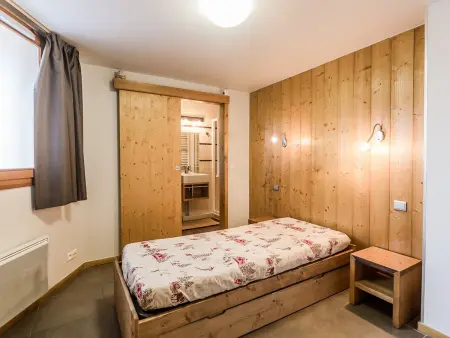Appartement récent 4 pièces, 2 terrasses, parking couvert, pied des pistes - Photo 2