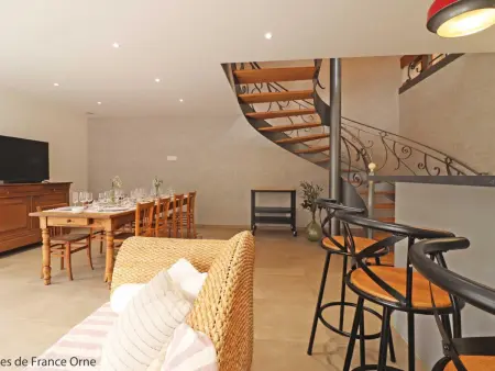Maison spacieuse avec jardin, spa et salle de jeux - Photo 8