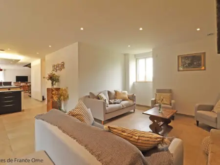 Maison spacieuse avec jardin, spa et salle de jeux - Photo 9