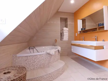 Maison spacieuse avec jardin, spa et salle de jeux - Photo 16