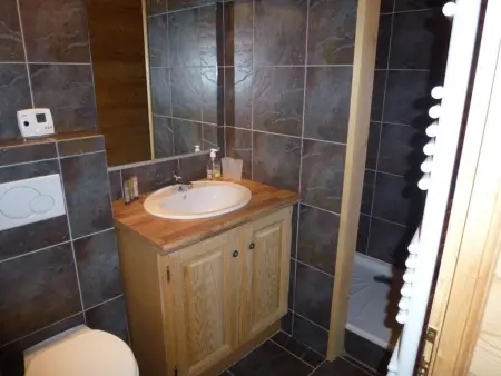 Appartement chaleureux 76m², ski aux pieds, 6 couchages, balcon plein sud, WiFi, garage privé - Photo 6