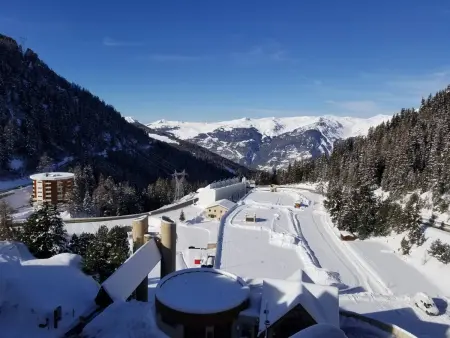 Appartement rénové proche des pistes avec balcon - Photo 8