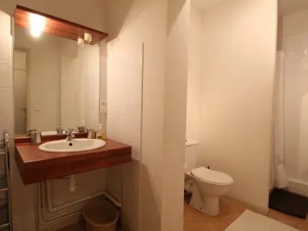 Appartement de 45m² avec balcon, 5 couchages, à 300m des pistes et commerces, bien équipé - Photo 2