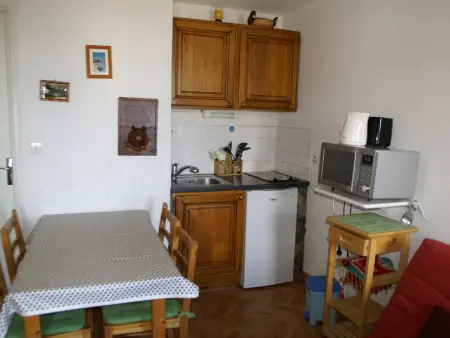Studio fonctionnel au pied des pistes avec balcon - Photo 4