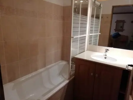 2 pièces confortables au pied des pistes avec parking privé - Photo 6