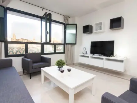 Spacieux Apt. 2 Ch. au Dernier Étage avec Ascenseur, 2 SDB, Clim, Wifi et Cuisine Équipée - Photo 2