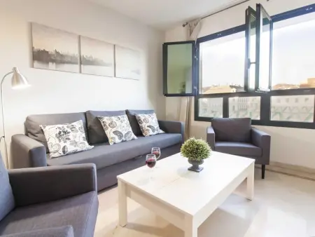 Spacieux Apt. 2 Ch. au Dernier Étage avec Ascenseur, 2 SDB, Clim, Wifi et Cuisine Équipée - Photo 3