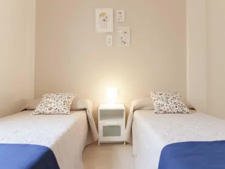 Spacieux Apt. 2 Ch. au Dernier Étage avec Ascenseur, 2 SDB, Clim, Wifi et Cuisine Équipée - Photo 16