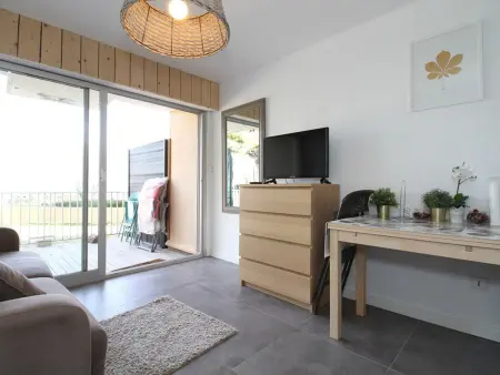Charmant studio rénové avec grande terrasse, climatisation, parking privé, proche commerces et Thermes - Photo 4