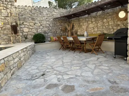Maison en pierre avec piscine, 6 couchages, située au cœur de Mallemort, Provence. - Photo 13