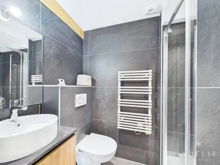 Superbe Apt 5P au Centre, 200m des Pistes, 3 SDB, Mezzanine, Balcon Sud, Parking, WiFi - Photo 10