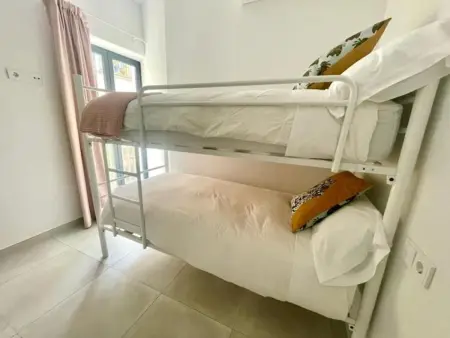 Charmant Appartement Moderne 2 Chambres au Cœur de Séville - Wi-Fi Gratuit et Climatisation - Photo 6