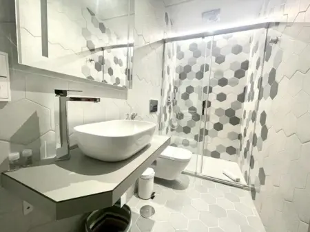 Charmant Appartement Moderne 2 Chambres au Cœur de Séville - Wi-Fi Gratuit et Climatisation - Photo 7