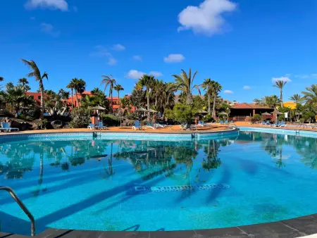 Maison de Vacances Spacieuse avec Terrasse et Piscine à Corralejo, Idéale pour 4 Personnes - Photo 1