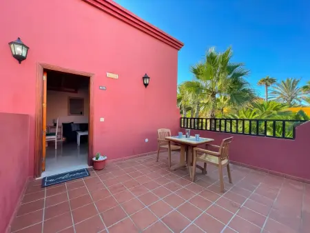 Maison de Vacances Spacieuse avec Terrasse et Piscine à Corralejo, Idéale pour 4 Personnes - Photo 2