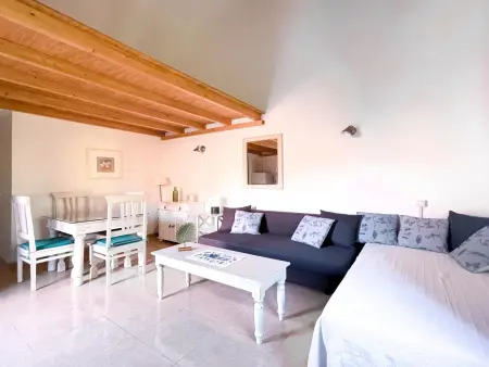 Maison de Vacances Spacieuse avec Terrasse et Piscine à Corralejo, Idéale pour 4 Personnes - Photo 4
