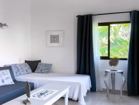 Maison de Vacances Spacieuse avec Terrasse et Piscine à Corralejo, Idéale pour 4 Personnes - Photo 6