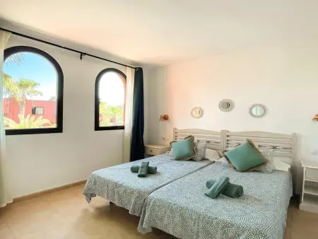 Maison de Vacances Spacieuse avec Terrasse et Piscine à Corralejo, Idéale pour 4 Personnes - Photo 16
