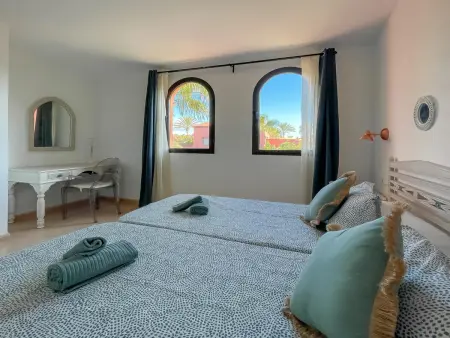 Maison de Vacances Spacieuse avec Terrasse et Piscine à Corralejo, Idéale pour 4 Personnes - Photo 19