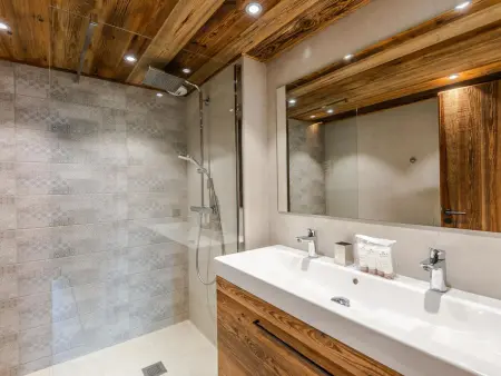 Superbe duplex rénové avec 3 chambres et garage double, au centre de Morzine - Photo 8