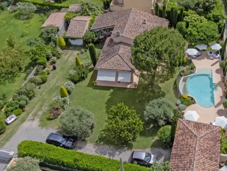 La Sarrazine, Villa avec beau jardin et piscine privée - Photo 1