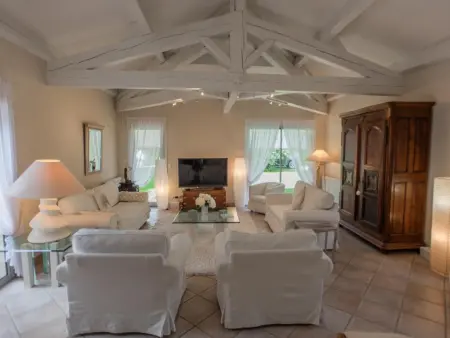La Sarrazine, Villa avec beau jardin et piscine privée - Photo 2