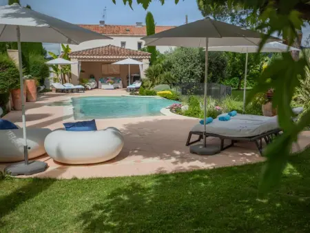 La Sarrazine, Villa avec beau jardin et piscine privée - Photo 4