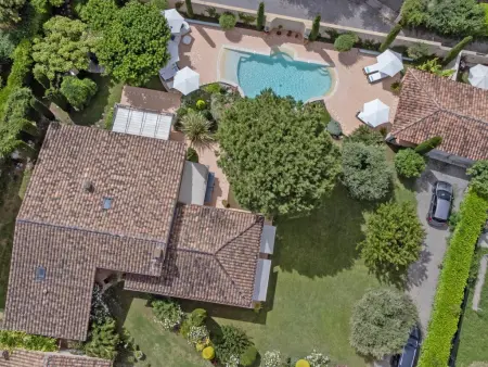 La Sarrazine, Villa avec beau jardin et piscine privée - Photo 6