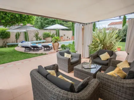 La Sarrazine, Villa avec beau jardin et piscine privée - Photo 11