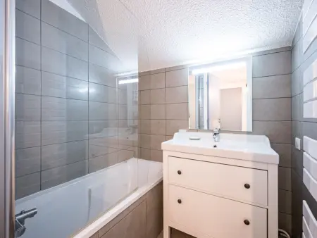 Appartement duplex au centre, ski aux pieds, rénové et spacieux - Photo 11