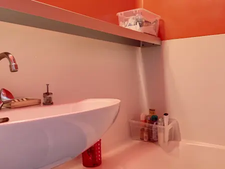 Studio lumineux au centre avec balcon, proche des pistes, Wifi gratuit - Photo 11