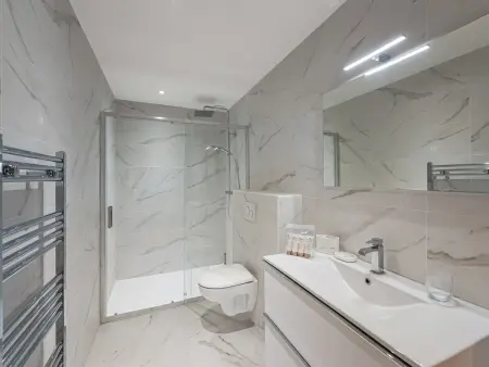 Appartement lumineux de 100 m² avec balcon, proche centre Megève, 4 adultes et 2 enfants - Photo 11