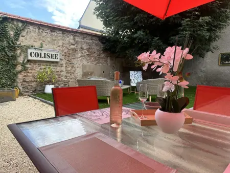 Maison de charme au centre de Moulins, avec jardin et terrasse, tout confort inclus - Photo 8