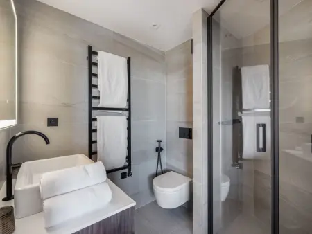 Nouveau Appartement Ski-in/Ski-out à Courchevel avec Balcon et Parking - Photo 6
