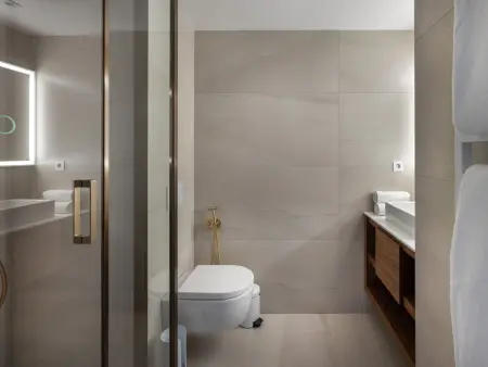Nouveau Appartement Ski-in/Ski-out à Courchevel avec Balcon et Parking - Photo 8