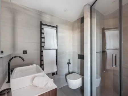 Appartement neuf ski-in/ski-out à Courchevel 1850, 3 chambres, 8 pers, parking inclus - Photo 4