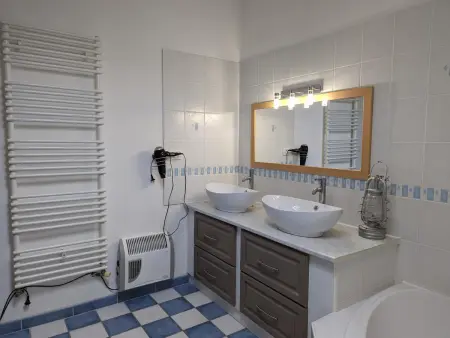 Maison avec Piscine Privative, Jardin, Billard et Proche des Plus Beaux Villages de France - Photo 17