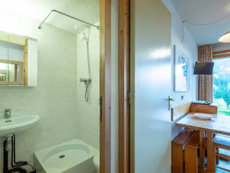 Studio cabine avec terrasse, accès direct aux pistes, idéal familles - Photo 4