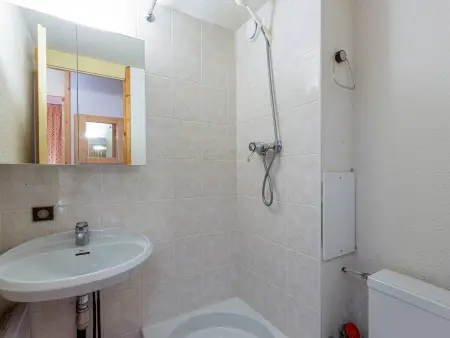 Studio cabine avec terrasse, accès direct aux pistes, idéal familles - Photo 7