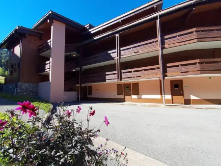 Studio cabine avec terrasse, accès direct aux pistes, idéal familles - Photo 14