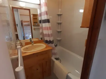 Studio cabine à Villard-de-Lans, balcon sud, parking, casier à skis - Photo 4