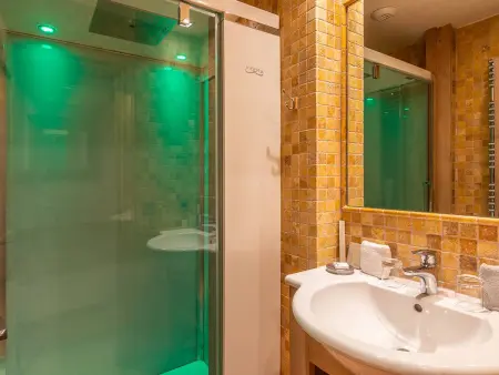 Charmant appartement au cœur de Courchevel 1850, 73m², 4 pers, proche pistes, balcon, hammam, WiFi - Photo 7