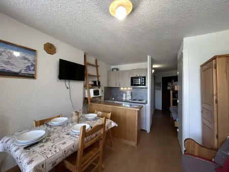 Studio cosy au ski pour 4 avec balcon, parking et wifi à Montgenèvre - Photo 2