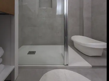 Appartement lumineux et moderne à Triana avec parking inclus, 2 chambres et 2 salles de bain - Photo 22