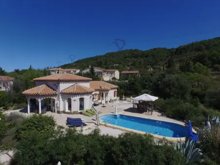 Serre Oupia, Belle villa inspirée du sud avec piscine privée - Photo 16
