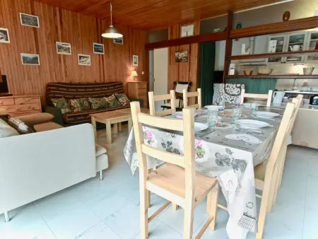 Grand appartement 2 pièces, balcon sud, animaux admis - Photo 2